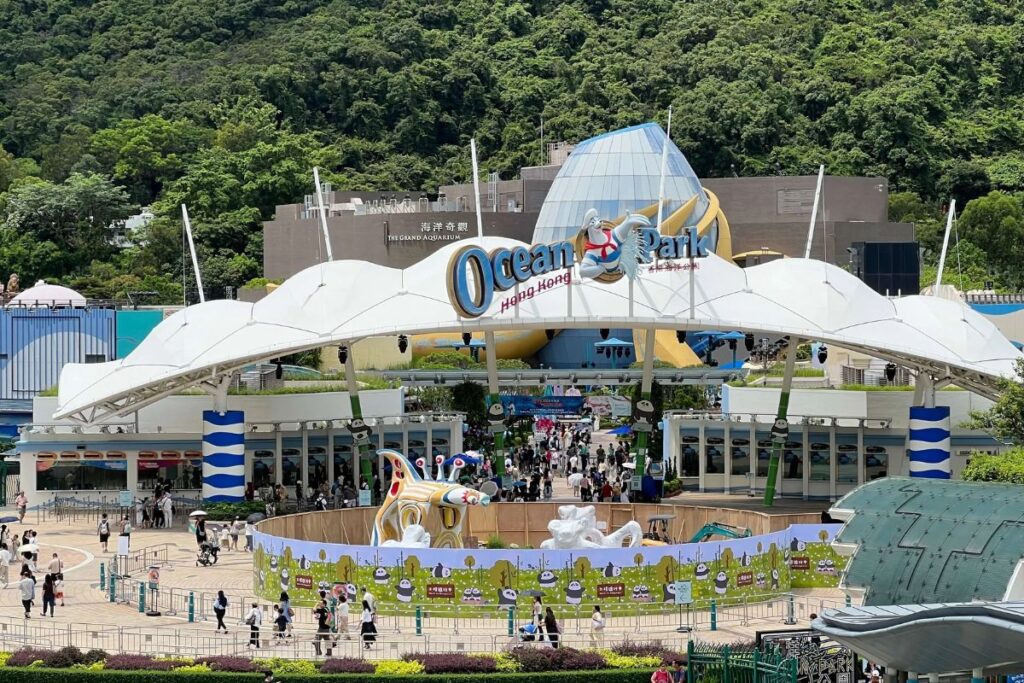 Hong Kong Macau itinerary Ocean Park cable car over South China Sea with marine life exhibits